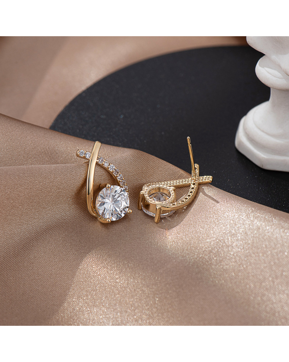 LAST DAY 70% OFF - Mermaid Tail Stud Earrings front-7