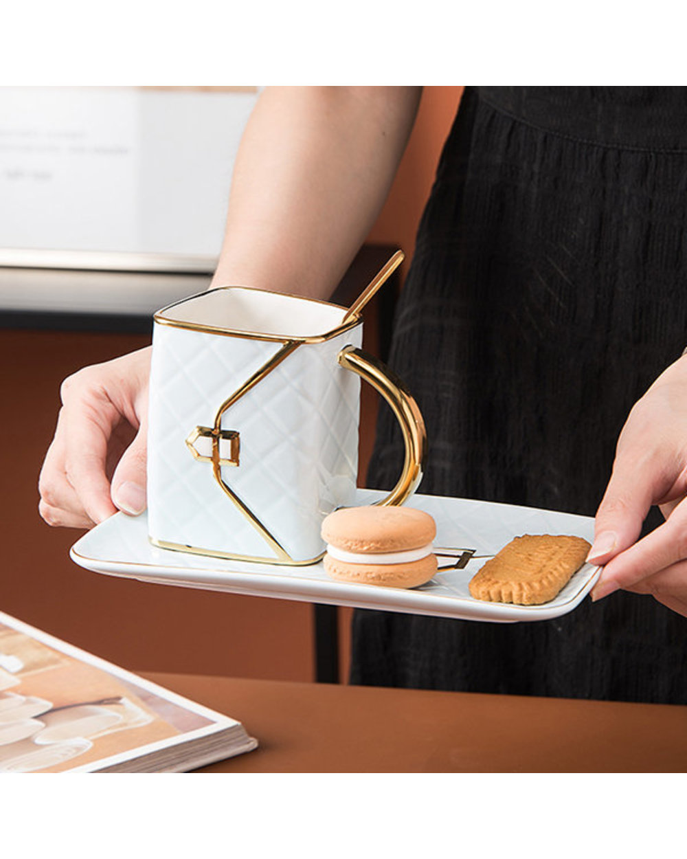 Net Red Painted Gold Coffee Cup And Plate Set Creative Bag Shape Dessert Ceramic Plate Business Gift Mug front-2