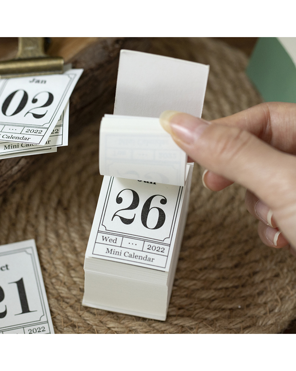 2022 Calendar The New Mini Desk Calendar For School Schedule 2021 2022 Office Supplies Planner Paper Tearable front-5