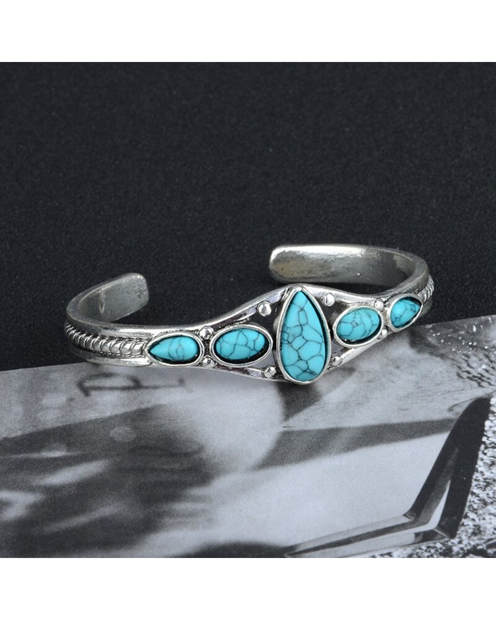 Vintage Turquoises Natural Stone Bracelets Elegant Native American Art Vintage Jewelry front-1