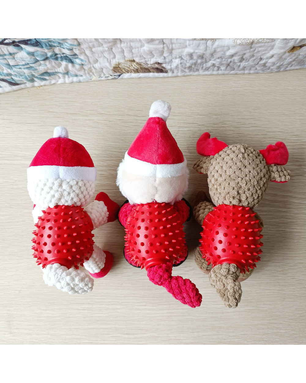 Chirstmas Santa Clause Pet Chew Toy Dog Food Leaking Squeaky Toy Interactive Play Training Christmas Gift front-3