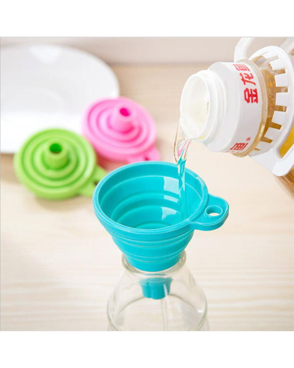 1Pcs Mini Foldable Funnel Silicone Collapsible Funnel Folding Portable Funnels Be Hung Household Liquid Dispensing Kitc front-5