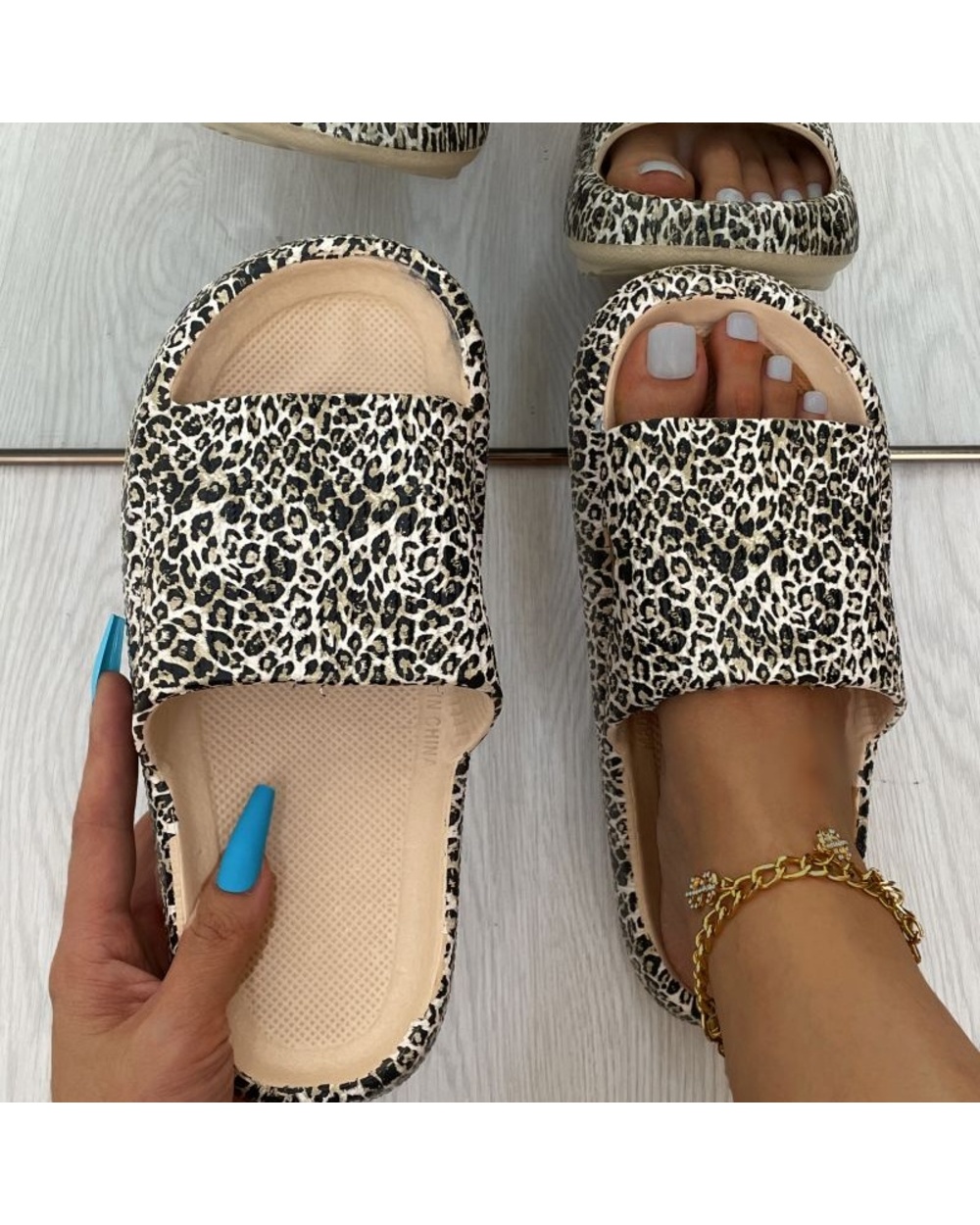 Flip-flops Cloud Slippers Summer Beach Non-slip Sandals front-1