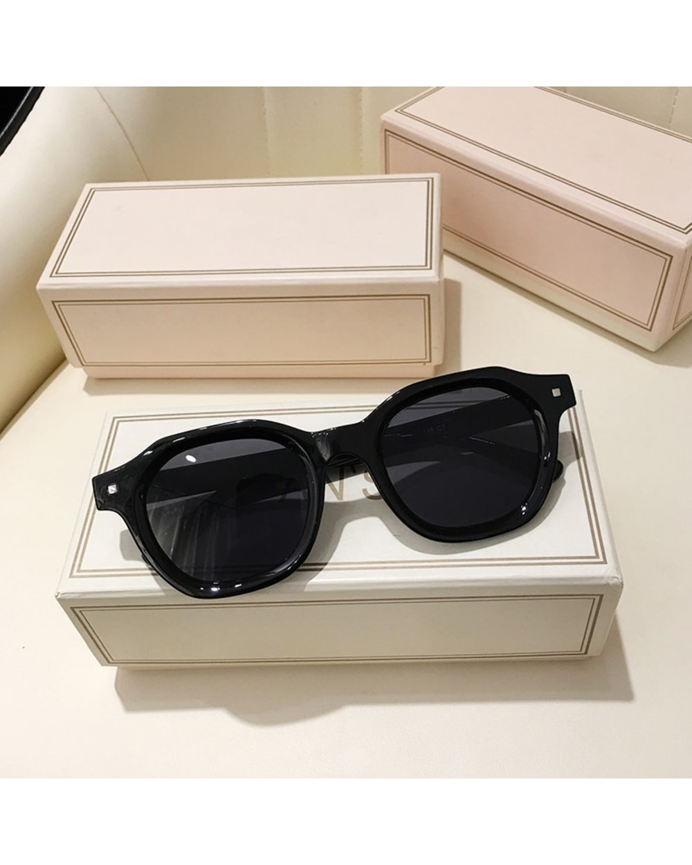 Fashion Green Frame Yellow Lens Square Sunglasses Women 2021 Brand Design Vintage Rivets Rectangle Sun Glasses Men Shad front-1