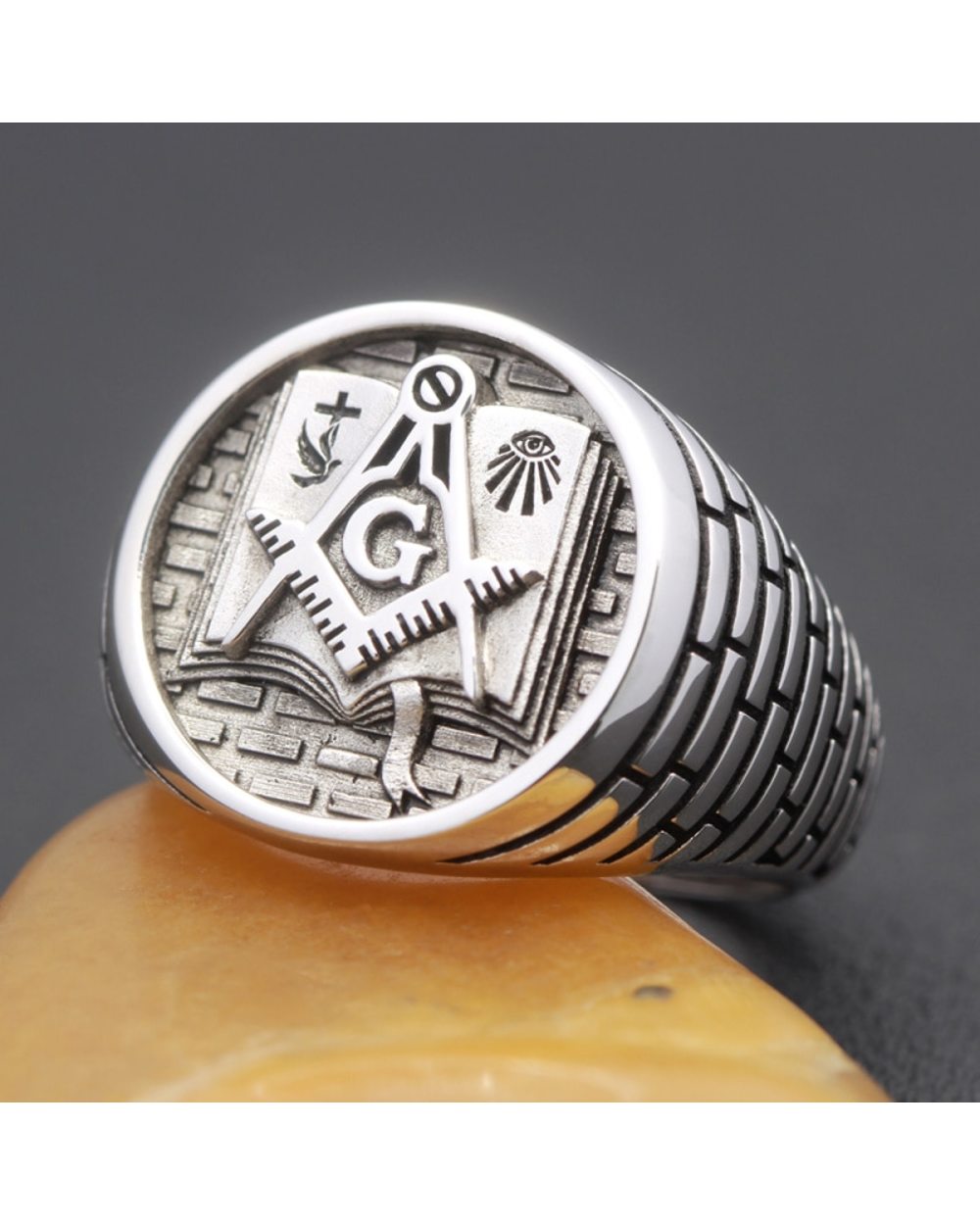 Master Mason Masonic Bible Sterling Silver Ring front-0