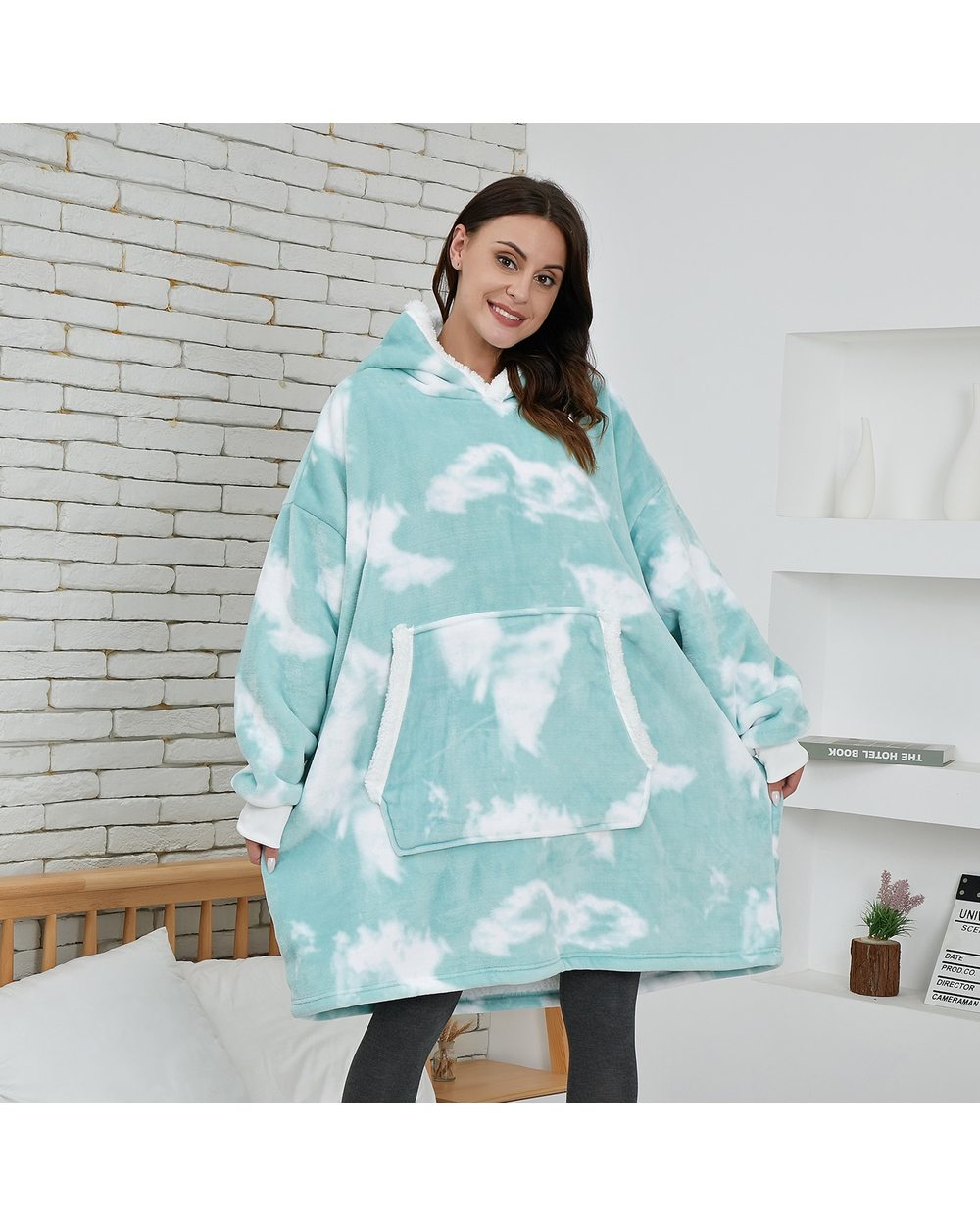 Leopard Fleece Hoodie Sweatshirt Women Oversized Hoodie Blanket With Sleeves and Pocket Oversize Pullover Sudaderas front-2