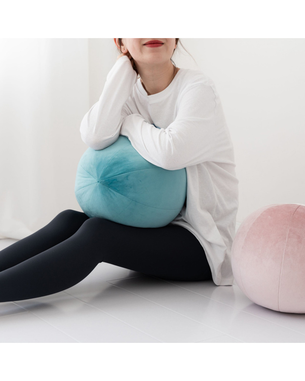 30Cm Nordic Velvet Solid Round Ball Cushion Futon Floor Cushion Home Model Room Decorative Round Pillow front-1
