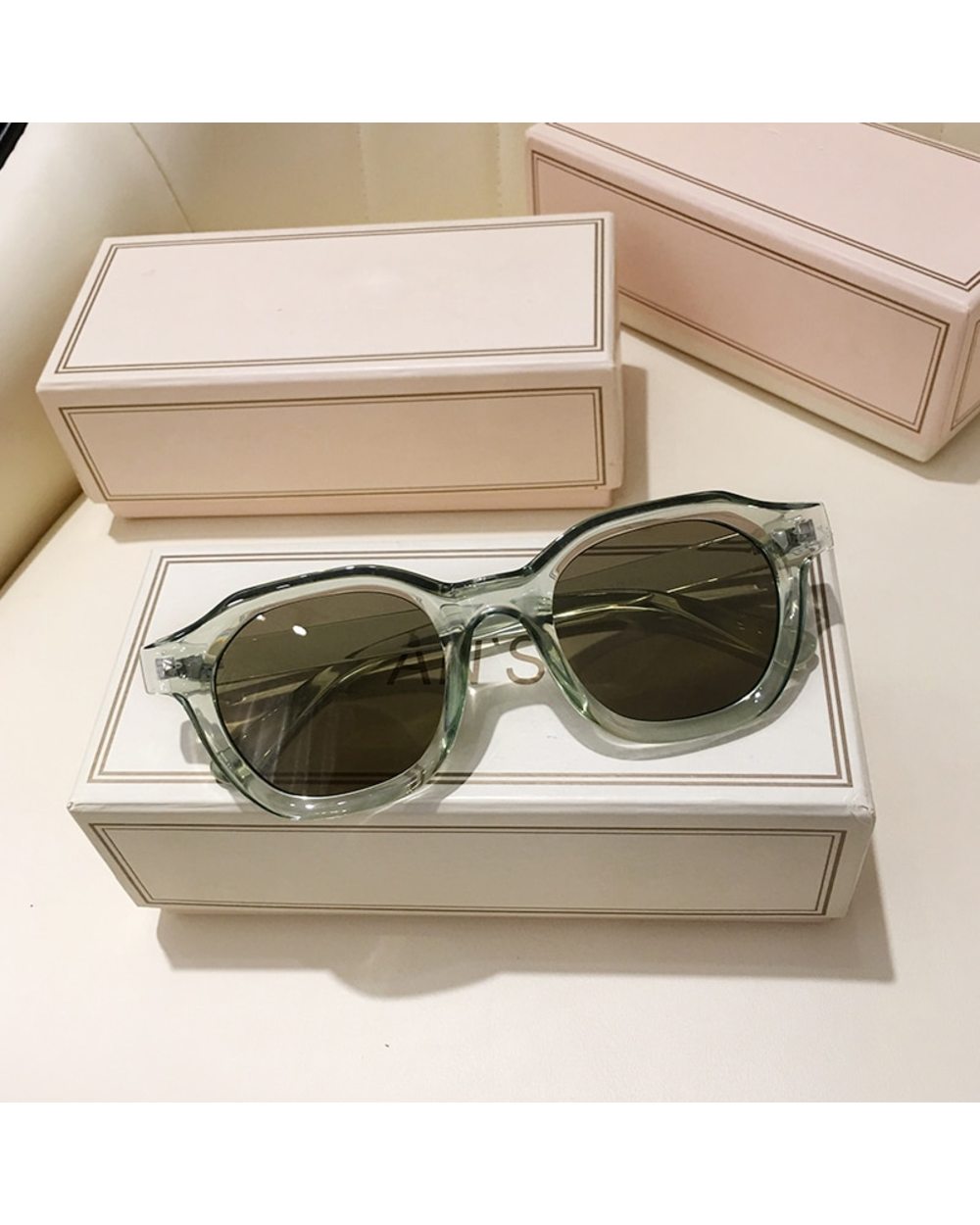 Fashion Green Frame Yellow Lens Square Sunglasses Women 2021 Brand Design Vintage Rivets Rectangle Sun Glasses Men Shad front-0