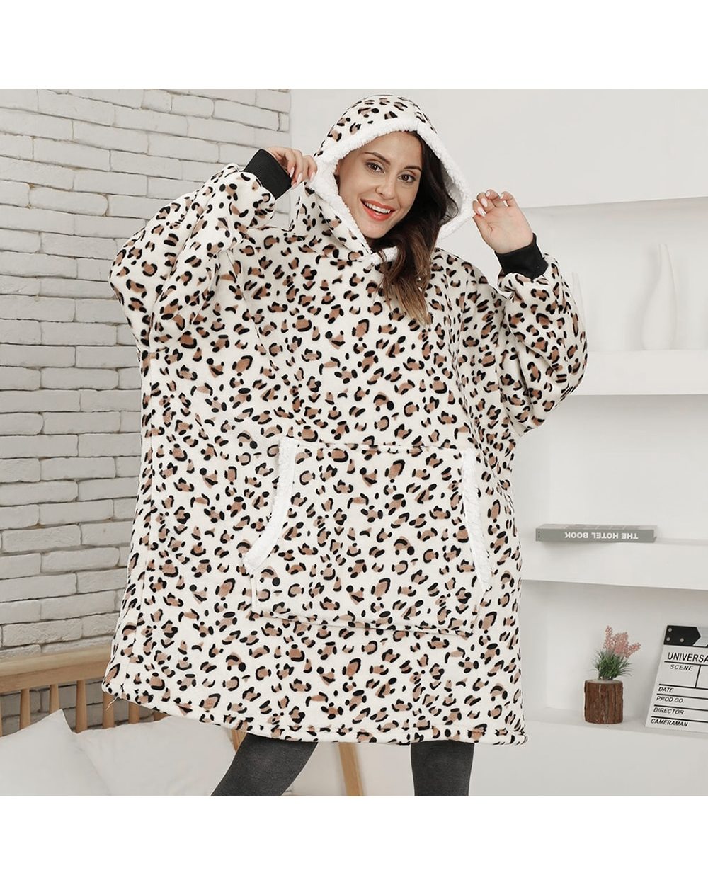 Leopard Fleece Hoodie Sweatshirt Women Oversized Hoodie Blanket With Sleeves and Pocket Oversize Pullover Sudaderas front-0