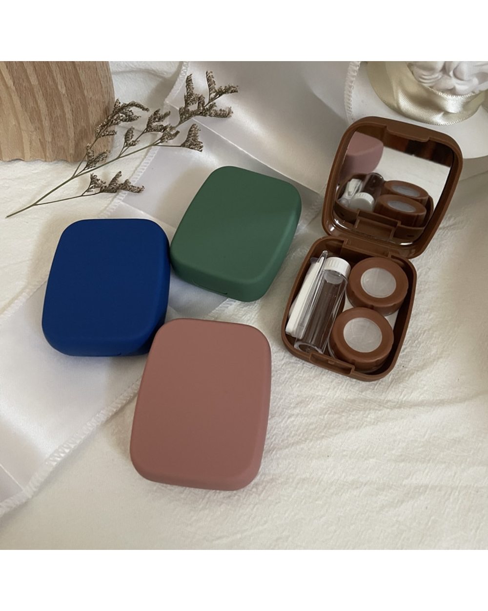 Pure Color Frosted Contact Lens Case Female Compact And Simple Portable Color Contact Lenses Myopia Companion Box Stora front-0