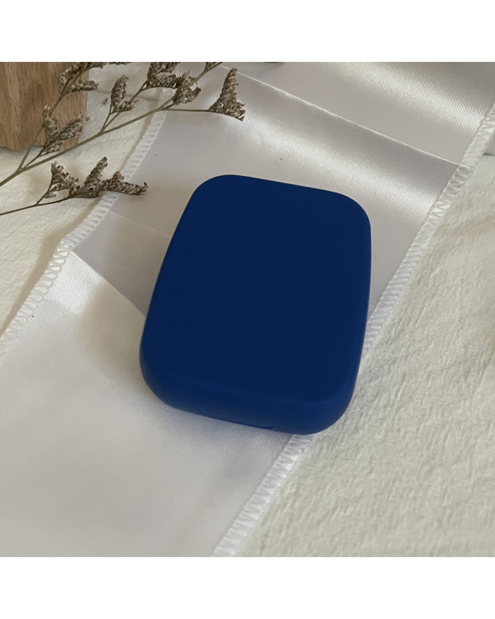Pure Color Frosted Contact Lens Case Female Compact And Simple Portable Color Contact Lenses Myopia Companion Box Stora front-3