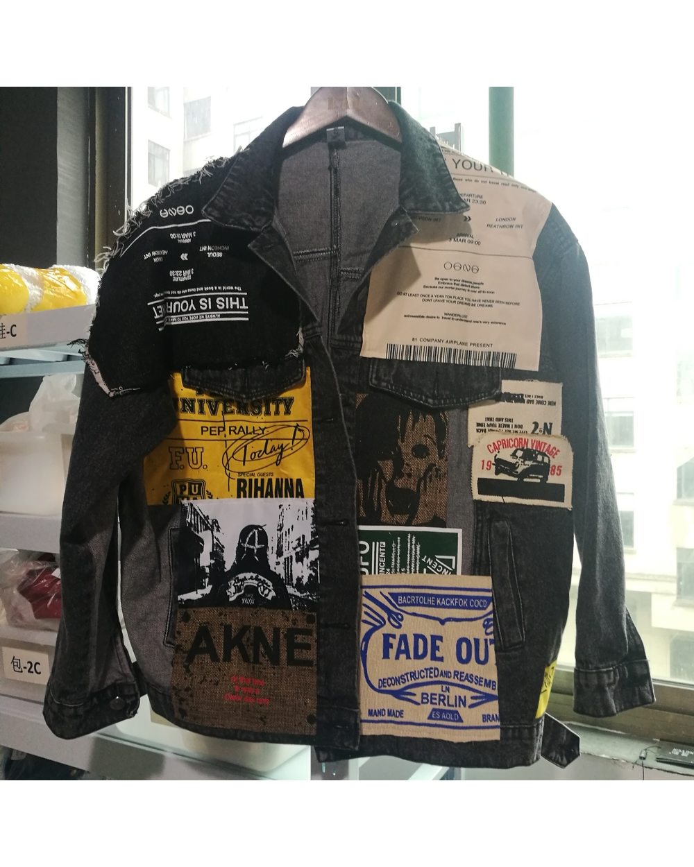 Vintage Black Denim Jacket Appliques Newspaper Pattern Large Size Leisure Trend Coat 2022 Autumn front-2