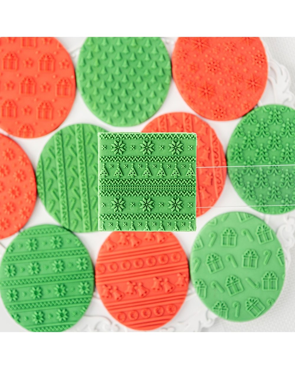 Christmas Snowflake Embosser Stamp Acrylic Fondant Biscuit 3D Christmas Tree Embossed Mold Cake Decoration Tools front-2