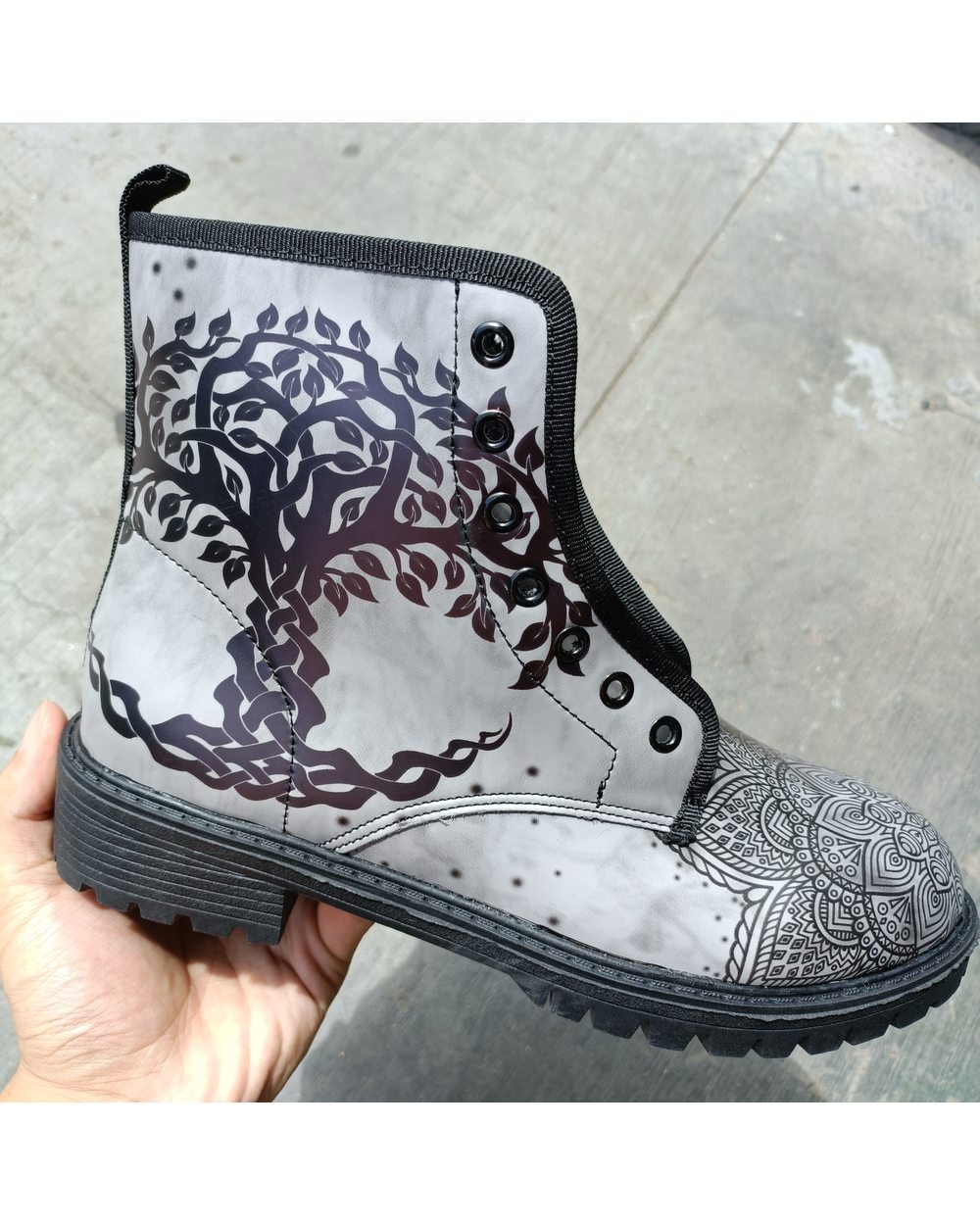Women's Shoes New Gray And White Wolf Totem Print Fashionable And Comfortable Lace-up High-top Boots front-3