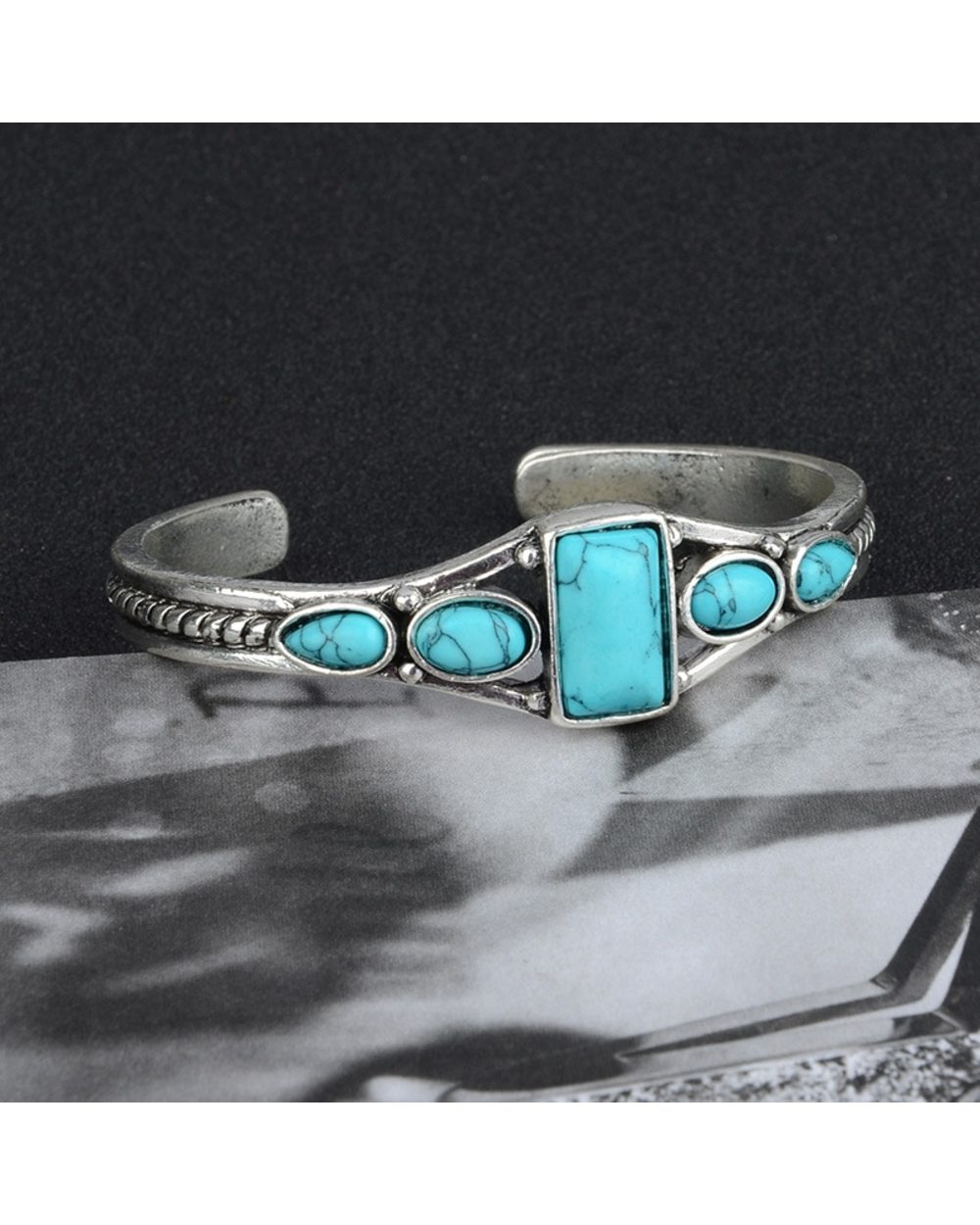Vintage Turquoises Natural Stone Bracelets Elegant Native American Art Vintage Jewelry front-0